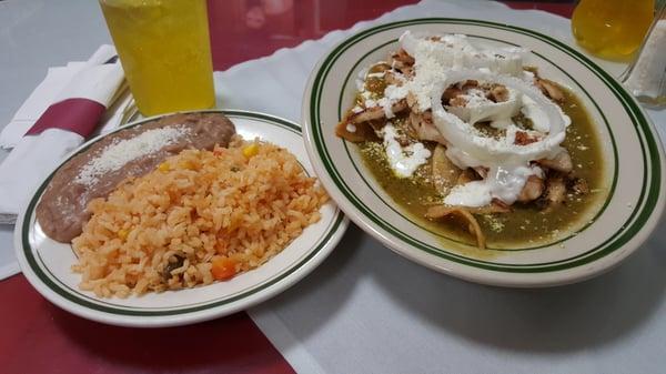 Chilaquiles w salsa verde con pollo w a side of rice and beans.