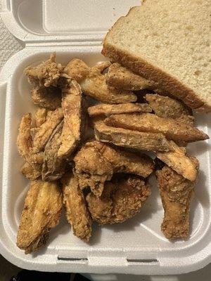 Fried chicken with wedges and bread