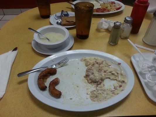 what's left of breakfast.  cream chip beef, pork link sausages, grits and coffee