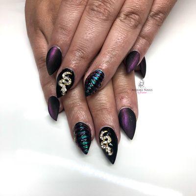 Snake nail art