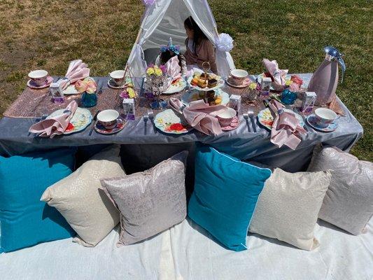 Lovely outdoor tea time picnic set up!