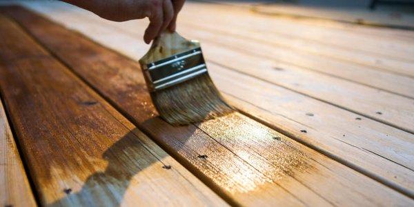 Breathe new life into an older deck with our deck staining services.