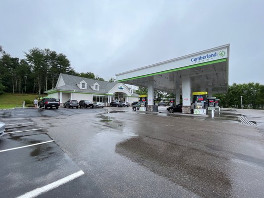 Richmond, RI, Tesla supercharging station