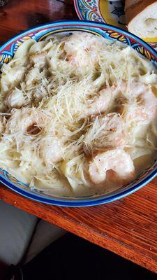 Shrimp and scallop alfredo