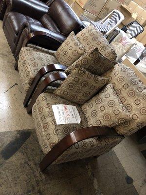 Amplia seleccion de sillones, sofas y reclinables y mucho mas 123 LiQuidation 1305 E Wakeham ave 8am-3pm