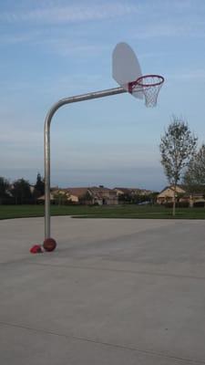 One of the nearest open basketball court on my place... love this one... ^_^