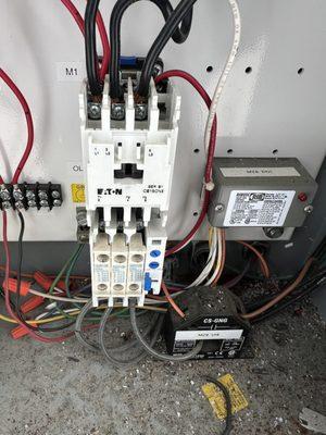 Commercial motor starter on AHU