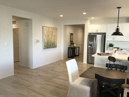 Nice open kitchen to the family & living room