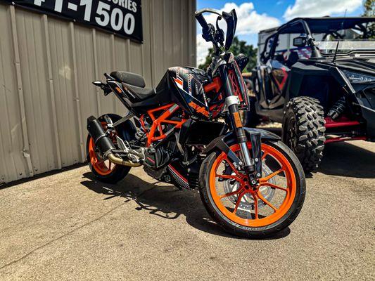 Looking for a beginner street bike? This KTM Duke 390 is perfect. Learn control, balance, proper shifting with this KTM.