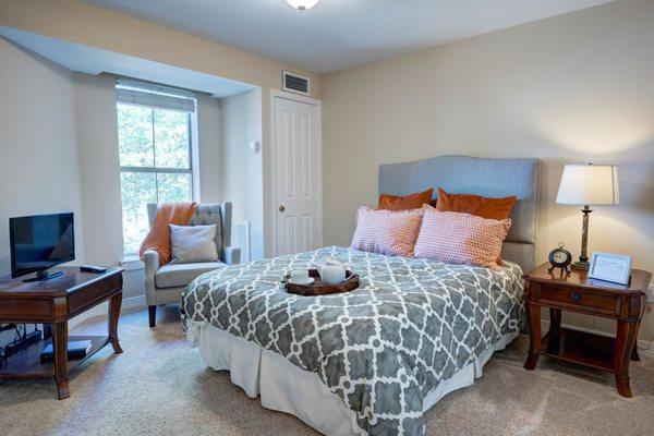 Town Village Crossing | Independent Living | Arlington, TX | bedroom