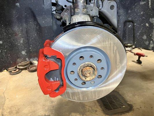 New Brake Pads and rotors with costumer paint in front calipers. 2016 Dodge Dart SXT