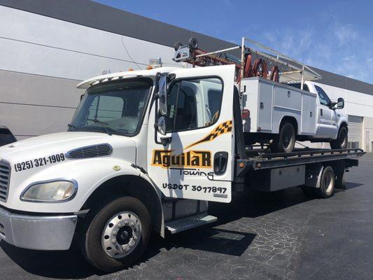 Medium duty towing service