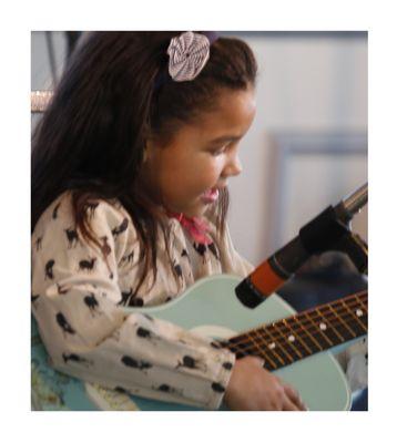 Kids Ukulele and guitar lessons at Boston School of Music Arts