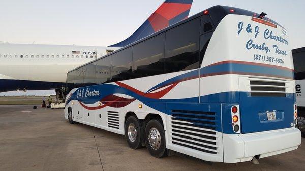 J & J Charters dropping off Major League Baseball Team at plane for private charter