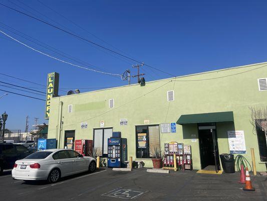 Los Lavaderos Coin Laundry