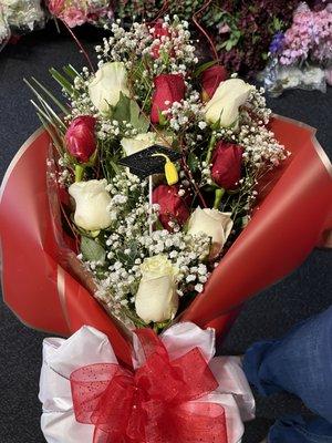 BOUQUET WITH DOZEN OF RED AND WHITE ROSES $85