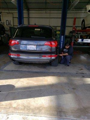 Oil change, fluids topped off, tires pumped in lightning speed of 30 mins!