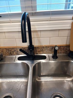 New kitchen faucet install