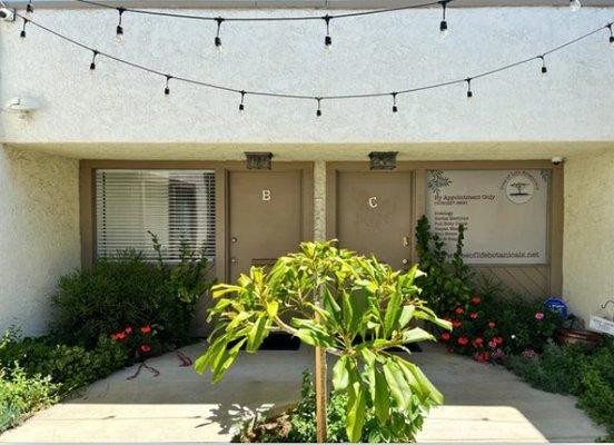 Courtyard at Innovate Behavioral Health in Upland, CA. Managed by Neighbor (& Naturopathic Doctor), Dr. Priscilla.