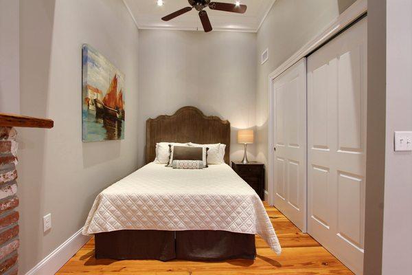 Queen bed in studio suite