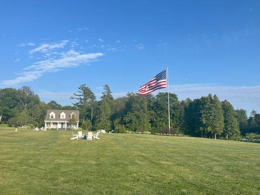 The back lawn of the Stonecliffe Inn and guest house.