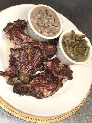 Neckbones with a side of blackeye peas and green beabs!