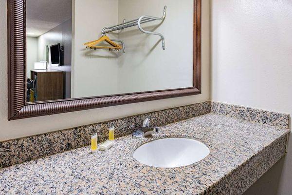 Guest room bath