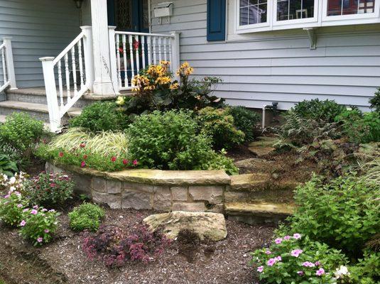 Garden design by Vee with stone wall and steppers.