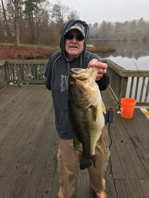 Bob Scott with his 9lb 8oz  bass caught on the FreedomFISHR