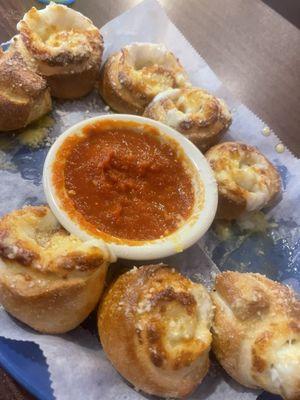 Garlic Knots with Cheese