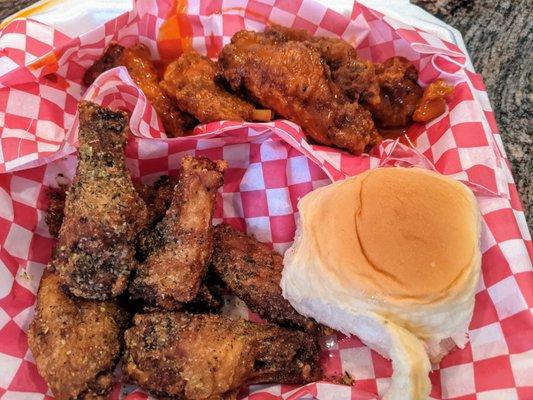 12 wings, half garlic parmesan and half buffalo. So good!