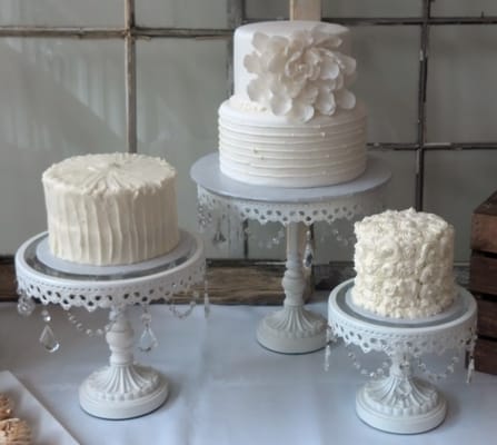 multiple wedding cakes