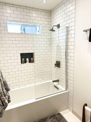 Revitalize your shower and tub with our deep cleaning service! Say goodbye to grime and soap scum for a sparkling, fresh bathroom