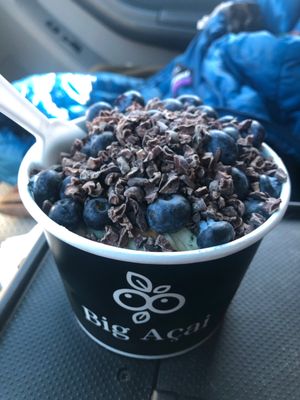 Acai with cacao nibs