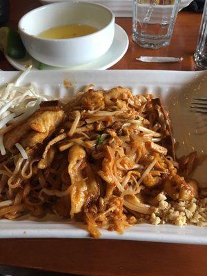 Chicken pad thai