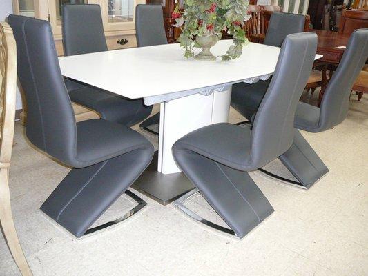 Contemporary Dining Set