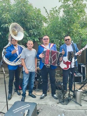 We are 4 Musicians dedicated to play the best notes for our audience thanks for Choosing El Acelerado y su Norteño Banda.