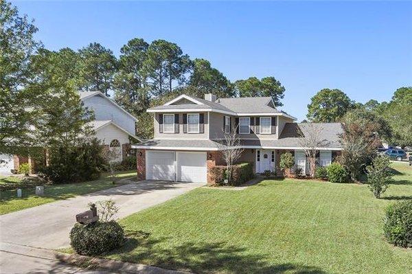 Plenty of room to entertain in this pretty Slidell home.