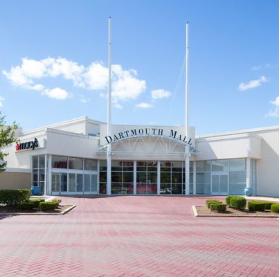 Dartmouth Mall Entrance