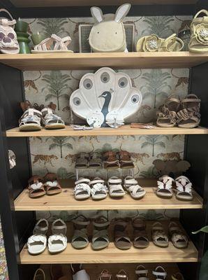 Children's shoes & accessories