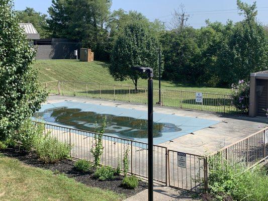 This pool hasn't been open in years, but still advertised as having a pool.