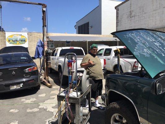 Bruddah Ali doing his thing. Pulling Vacuum and recharging. Mahalo's Bruddah's