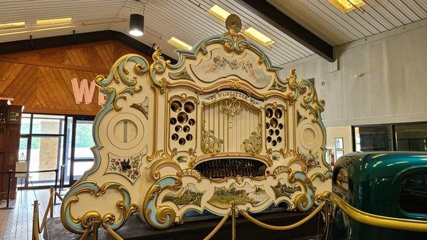 Unusual item, an organ.