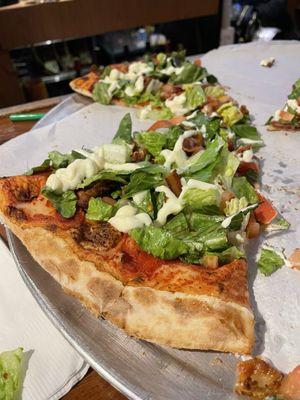 BLT pizza