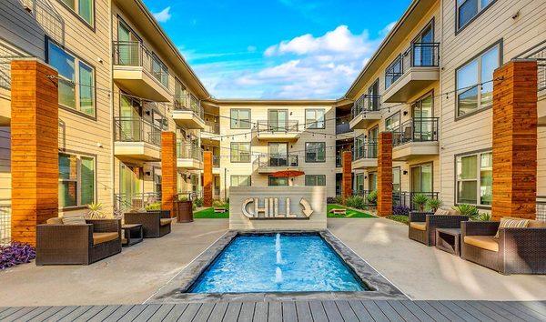 Skyline Farmers Market Apartments Dallas Texas Chill Courtyard for Relaxing and Socializing