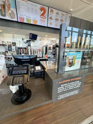 No one at register bc the single employee is busy making drinks and food for both mobile orders and customers ahead of others in line.