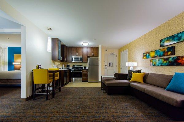 Residence Inn Philadelphia Gen Mills/Concordville One Bedroom Suite Living Room