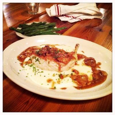 Chicken breast with puréed potatoes & green beans cooked to perfection :)