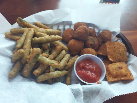 Appetizer basket, fried green beans, fried ravioli and mushrooms...yum!!