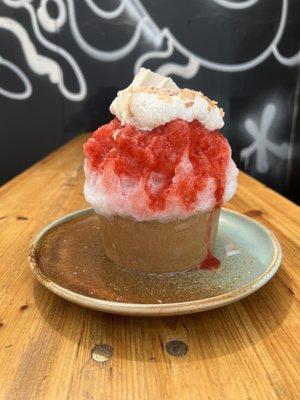 Premium Kuramoto Shaved Ice, Strawberry Sauce, Sweetened Milk, Whipped Cream, Meringue Cookie, Puff Pastry